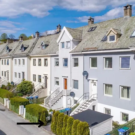 Apartman Cozy Near Center And The Mountains